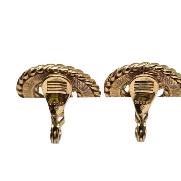 Vintage signed Monet Gold Tone Cream Enamel With Center Star Clip On Earrings - Picture 13 of 13